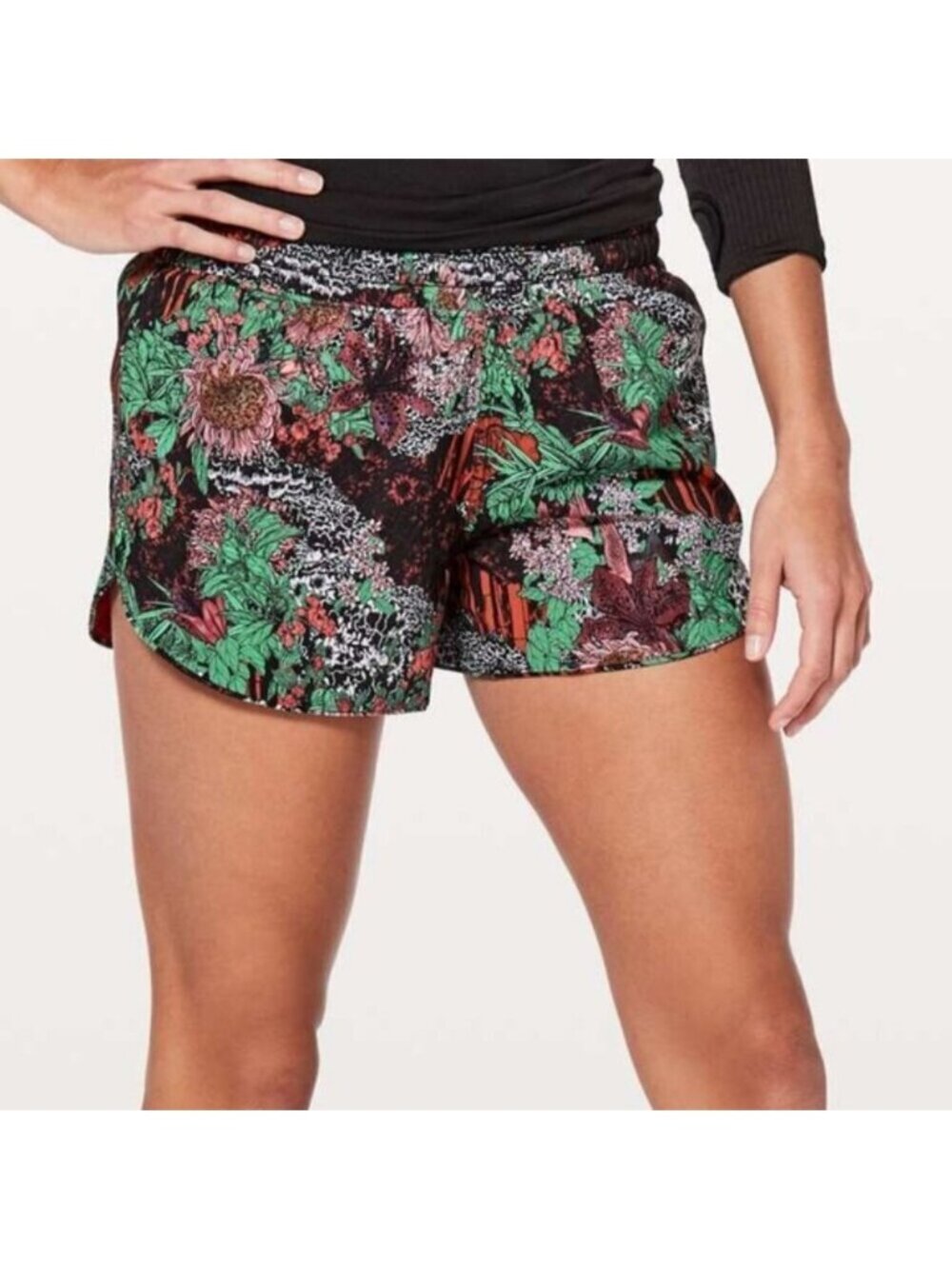 Lululemon Choose A Side Shorts 3" Ruby Red Zen Garden Size 4 Gym Workout Running